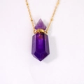 Amethyst Parfümflakon Anhänger als sechseckiges Prisma mit goldener Perlenkette - Amethyst