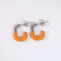 Geometrische U-förmige Edelstahl-Ohrringe mit leuchtend oranger Emaille-Füllung - Silber und Hellorange