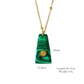 Grüner quadratischer Naturstein-Anhänger mit goldenem Sonnenstern an 40+5cm langer Kette - Malachit