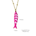 Collar minimalista de acero inoxidable chapado en oro 14k con colgante de pez rosa - Estilo de Pez con Esmalte y Patrón de Ondas Rosas (XB357006)