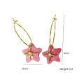 Boucles d'oreilles créoles dorées avec pendentif étoile rose et centre étoilé - Rhodonite