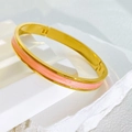 Elegante bracciale rigido in acciaio al titanio con smalto rosa e finitura oro lucido - Stile Glitter Rosa (B782)