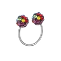 Dettaglio di un anello piercing a U con sfere di cristallo colorate per naso e orecchie - Arcobaleno