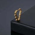 Goldener Punk-Dreieck-Ohrring mit spitzen Nieten und polierter Edelstahloberfläche - Gold