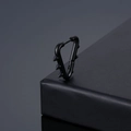 Mattschwarzer Edelstahl-Dreieckohrring mit scharfen Nieten im Punk-Stil - Schwarz