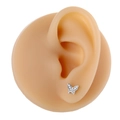 Silberner Schmetterlings-Ohrstecker mit Zirkonia-Mikropavé auf einem Silikon-Ohrmodell - Pave Schmetterling (B1382)