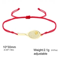 Verstellbares rotes Tennis-Armband mit goldenem Schläger-Anhänger für Damen und Herren - Geätztes Tennis - Rote Kordel / Gold