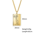 Dettaglio del ciondolo Tarot L'Eremita dorato da 40x24mm con catena da 60cm - L'Eremita / Oro