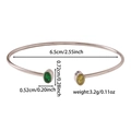 Dettaglio del bracciale aperto color argento con pietre verdi e gialle incastonate - Stile gemma gialla e verde (ZHG2257) / Colore acciaio