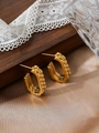 Macro detail of gold-plated chain-link C-shape earrings on silk background with soft lighting - Retro Thick Chain U-shape Style (ZHE760 Gold) / Gold