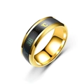 Detalle del anillo sensor de temperatura con pantalla digital y bordes dorados pulidos - US 6 / Dorado