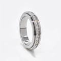 Anillo de acero de titanio pulido con circonitas rectangulares engastadas en carril - US 5 / Plata-Strass