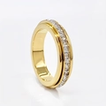 Anillo minimalista de acero de titanio dorado con circonitas de corte cuadrado - Oro-Strass