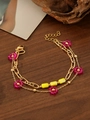 Dettaglio del bracciale a doppio strato in oro 18 carats con fiori e perle viola e gialle - Stile Fiore Rosa Viola (ZHB869金)