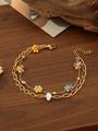 Dettaglio del bracciale a due strati placcato oro 18K con perline colorate e perla bianca - Stile Perla a Goccia con Fiori Multicolore (ZHB871金)