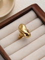 Macro de un anillo dorado estilo lava orgánica con acabado espejo en caja de terciopelo - 8mm / Anillo (ZHR1090金) / Dorado