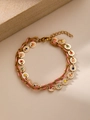 Dettaglio di un bracciale bohémien a doppio strato placcato oro con ciondoli smaltati - Stile a Doppio Strato Con Corda Rosa e Disco in Smalto Colorato (ZHB487 Oro)