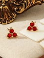 Vintage style gold-plated stud earrings featuring three red faceted ruby-like stones - Three-Stone Ruby Style (ZHE323红)