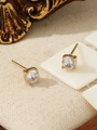 Eleganti orecchini a lobo tondi in zircone placcato oro con montatura a griffe - Stile Zircone Trasparente a Quattro Griffe (ZHE325-白)