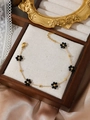 Detailansicht eines goldenen böhmischen Fußkettchens mit schwarzen Kristallblumen - Schwarze Blumen (ZHB629 Mehrfarbig 1)