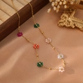 Vue détaillée du collier fleurs en perles colorées sur tissu en soie champagne élégant - Style Multi-perles (ZHN2320 Or)