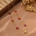 Détail du collier en chaîne dorée avec fleurs en perles colorées sur soie champagne - Style Multicolore (ZHN2315 Or)