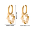 Dettaglio di orecchini a cerchio a U in oro 18 carati con perle e misure del prodotto - Orecchini a bottone con perle artificiali a forma di U (ZHE2022 Gold) / Oro
