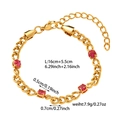 Dettaglio del bracciale in acciaio titanio dorato con granati rossi e catenina - Dorato con pietre preziose rosse (ZHB376-Rosso)