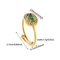 Dettaglio dell'anello dorato regolabile con zircone verde e indicazioni delle misure - Ovale - Zirconia Verde (ZHR2456绿)