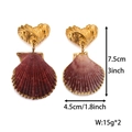 Dettaglio orecchini con cuore e conchiglia, dimensioni 7,5cm x 4,5cm e peso di 15g l'uno - Orecchini a Cappasanta Rosso Scuro (ZHE1960金紫)