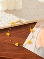 Feine handgefertigte goldene Titanstahlkette mit fünf gelben Perlenblumen-Anhängern - Hellgelbe Blume (ZHB630多色19)