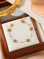 Verstellbares goldenes Blumenarmband mit bunten Kristallperlen und einem Karabinerverschluss - Rot Grau Amber Kombinierte Blume (ZHB630多色22) / Gold/Mehrfarbig