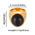 Vue macro d'une bague en acier titane doré avec pierre noire et dimensions - Taille 7 / Style Chevalière Ovale Noir (ZHR206) / Noir