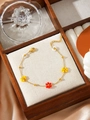 Goldenes Titanstahl-Armband mit bunten handgefertigten Kristallblumen und Karabinerverschluss - Stil mit fünfblättrigen Blüten / Rot Gelb und Weiß (ZHB630多色29)