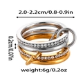 Dettaglio macro di anelli sovrapposti in oro e argento con zirconi e dimensioni - Taglia 7 / Stile Ciondolo Impilabile Bicolore Oro Argento (ZHR1837)