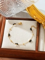 Handgefertigtes gewebtes Blumenarmband mit schwarz-weißen Kristallperlen auf Goldkette - Stil mit fünfblättrigen Blüten / Schwarz-Weiß Kombiniert (ZHB630多色44)