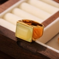 Bague vintage en acier titane plaqué or avec une grande pierre précieuse rectangulaire verte - Taille 7 / Style Carré Jaune (ZHR208) / Jaune