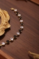 Bracelet en chaîne dorée avec pierres de zircone noires et blanches et fermoir mousqueton - Or 18 carats / Noir & Blanc Rond (ZHB433金)