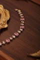 Bracelet doré élégant avec zircons rectangulaires roses et clairs sur bois rustique - Or 18 carats / Rose & Blanc Rectangulaire Vintage (ZHB454金)
