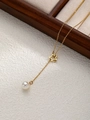 Detail der 18k vergoldeten Y-Halskette mit hohlem Stern und Naturperlen-Anhänger - ZHN821 Gold