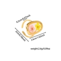 Dettaglio anello dorato con veri fiori pressati rosa e gialli in resina ovale - Stile Fiore Secco Rosa e Giallo Ovale (ZHR2276 Gold) / Oro
