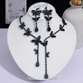 Ensemble bijoux goutte en cristal noir élégant avec collier à motif floral et boucles - Forme Florale Papillon (PJ--93)