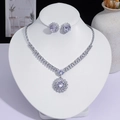 Parure élégante de collier et boucles d'oreilles en cristal argenté pour gala de soirée. - Style de Goutte d'Eau Pavé Classique (PJ--178)