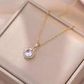 Elegante collar de titanio dorado con un colgante de halo de circón en un joyero de regalo - Collar de Flor con Circonita (Con Colgante) / Dorado