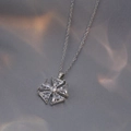 Collier élégant avec pendentif flocon de neige en zircone sur fond de soie douce - X1758 Collier en Zircone Blanche (Pendentif Un)