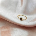 Anello minimalista in acciaio al titanio 18K con una pietra naturale tonda viola scuro - n.5 / Viola Acciaio
