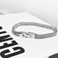 Detail van zilveren roestvrijstalen Franco-kettingarmband met een strakke rechthoekige sluiting - 19cm / Staalkleur (6mm)
