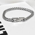 Detailopname van de zilveren tarweketting armband met minimalistische rechthoekige sluiting - 19cm / Zilver (5*5mm)