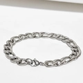 Détail d'un bracelet gourmette argenté avec fermoir mousqueton solide pour homme - 19cm / Chaîne NK / Acier
