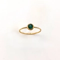 Anello minimalista in acciaio al titanio placcato oro 18K con pietra naturale verde - n.5 / Oro-Verde Oliva